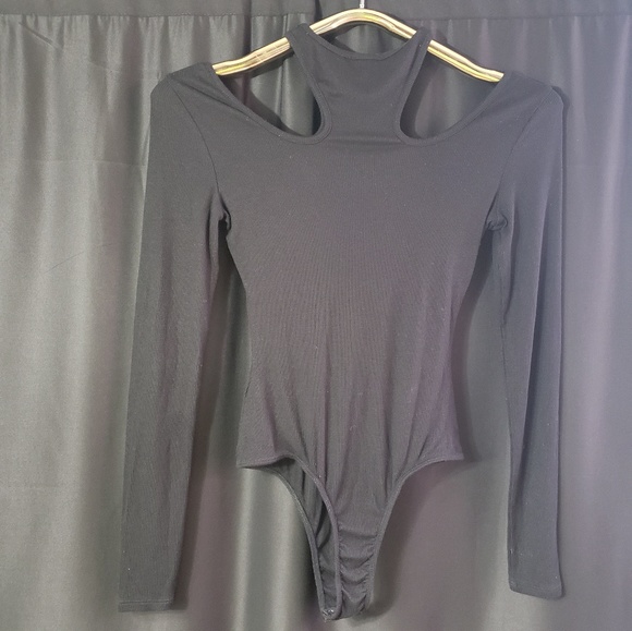 Ella Moss Rhoda Rib Cold Shoulder Bodysuit - Picture 8 of 8